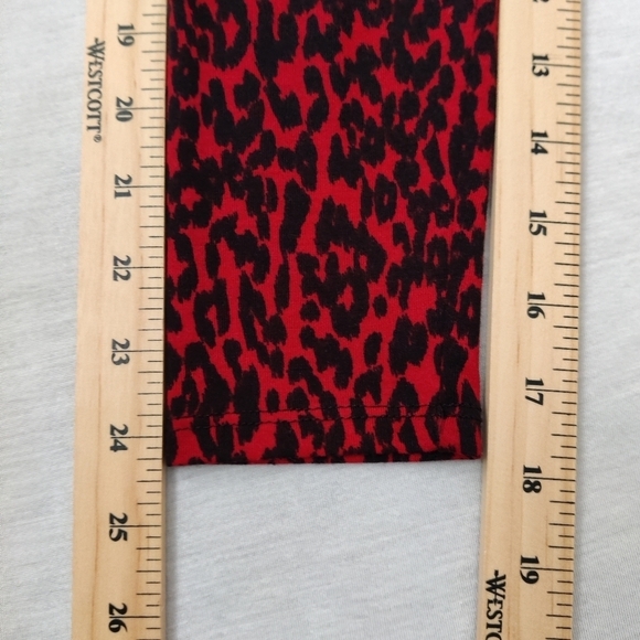Lily Morgan Women's Leopard Blouse Size Medium Red Black Chains - Picture 10 of 12